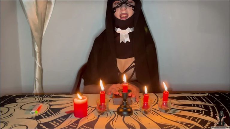 Tarot Witch Reading Turns Into Extreme Sloppy Deepthroat Facefuck
