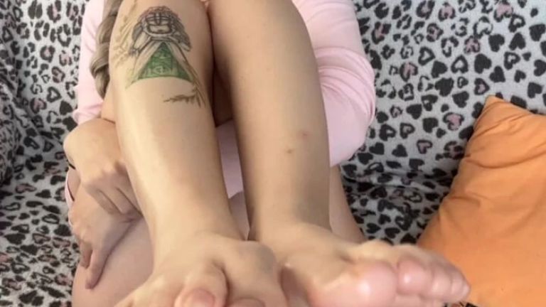 Tell Me Would You Like to Cum on Those Sweet Buttery Feet?