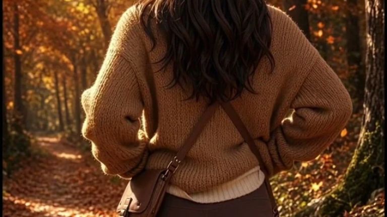 3D Anime Brown-haired Masturbates and Twerkes in Autumn Leaves