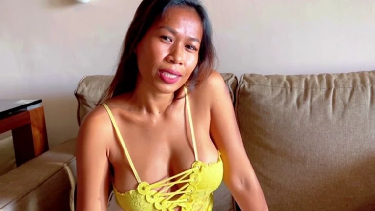 Manee - Thai MILF Squirts on Me so I Cum on Her Face