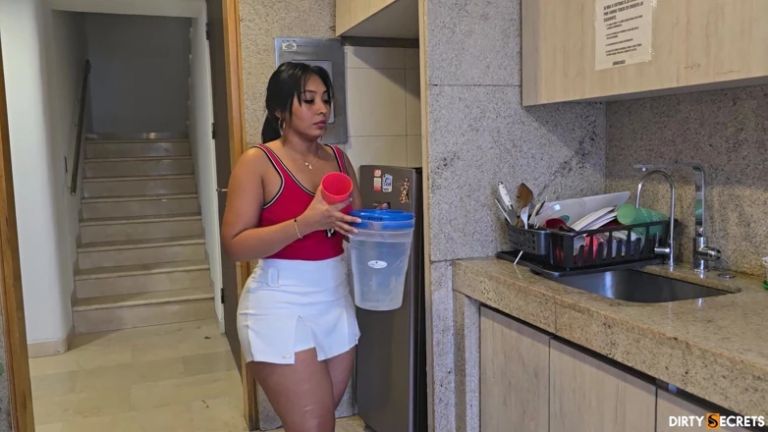 I Discover My Stepbrother Masturbating and I Decide to Help Him with a Good Fuck