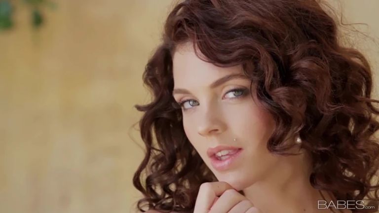 Babes - Gorgeous Brunette Kiera Winters Enjoys a Luxurious Solo Session Outdoors in Her Mediterranean Courtyard