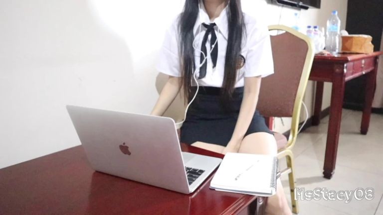 18yo Pinay Student Gets Fucked by Stepdad During Online Class