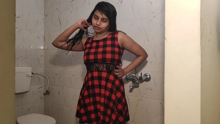Big Natural Tits Indian Girl Alia Advani Taking Shower