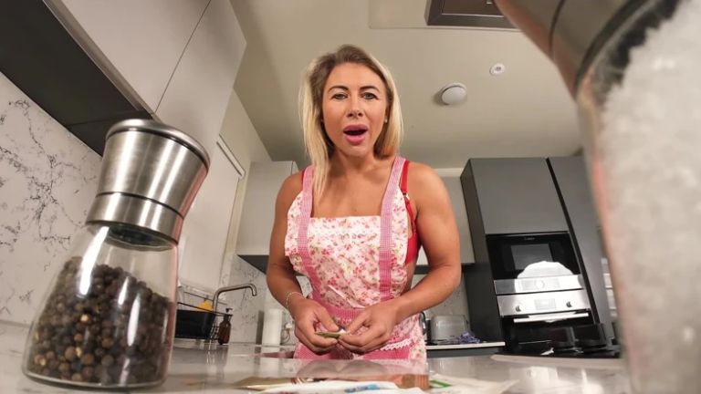 Housewife Finds Shrunken Neighbourhood Boys Giantess Fetish