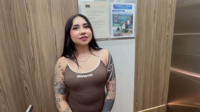 I Meet a Beautiful Young Girl in the Middle of the Park in Bogotá and I Invite Her to My House to Fuck